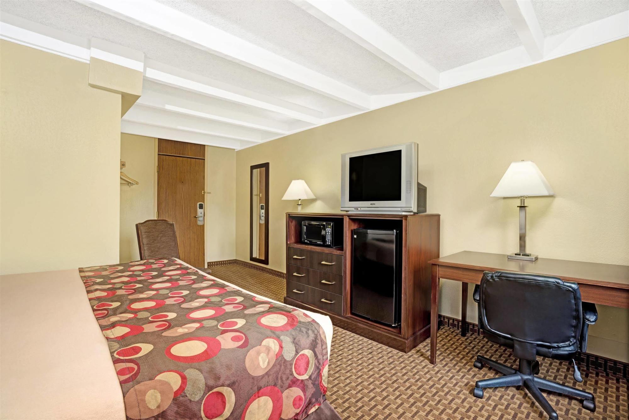 Days Inn By Wyndham Bloomington West Exterior foto